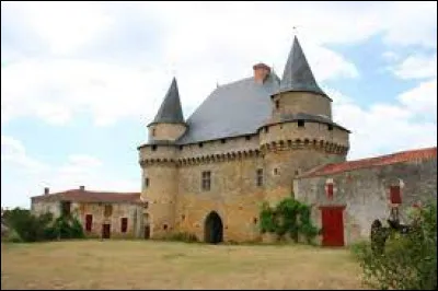 Je vous emmène dans les Pays-de-la-Loire à la découverte du château de Sigournais. Nous serons dans le département ...