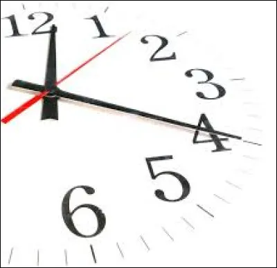 Les nouveaux horaires que le directeur a _ ne font pas le bonheur de tout le monde.