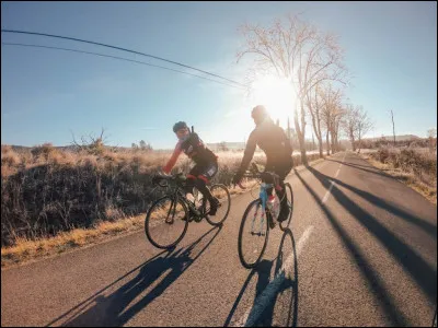 Jonathan et Mélanie ont _ plus de cent kilomètres à vélo.