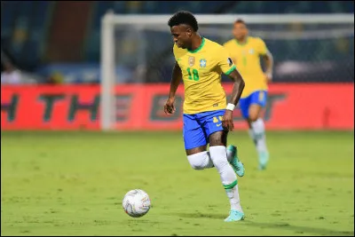 Vinícius Júnior, seulement âgé de 22 ans, est déjà une star du Real Madrid Club de Fútbol. Combien de buts a-t-il inscrits lors de la saison 2021-2022 de LaLiga Santander ?