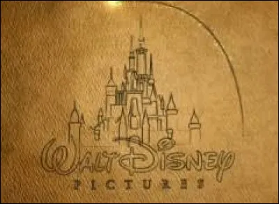 Ce Disney montre la discrimination envers une jeune femme, car elle na pas la même origine que ses collègues. Et pour ça, elle va élucider lenquête que personne na pu résoudre.