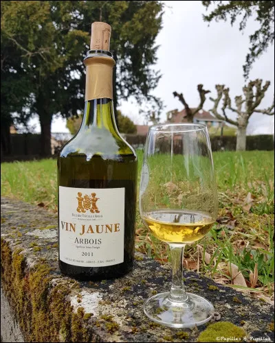 Depuis quelle année le vin jaune du Jura est-il reconnu par l'AOC (appellation d'origine contrôlée) ?