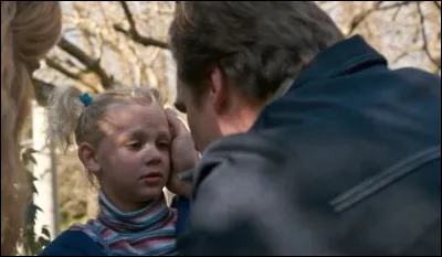 Comment s'appelle la fille biologique de Hooper ?