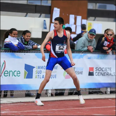 Athlétisme : quel est le nom de l'activité durant laquelle les coureurs se passent un bâton ?