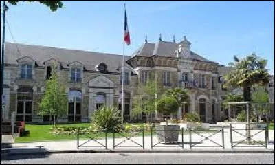 Cette ville de 13 000 habitants du département de Seine-et-Marne, c'est Vaires sur ...