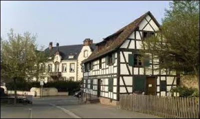 Cette ville du Bas-Rhin peuplée de 5000 habitants, située près de Haguenau, c'est Schweighouse sur ...