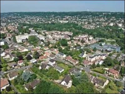 Cette ville de 10 000 habitants de lEssonne, située à l'extrémité de la vallée de Chevreuse, c'est Villebon sur ...