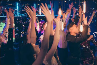 Préfères-tu être seul(e), avec plein de monde, dans un petit groupe d'amis ou juste avec tes parents ?