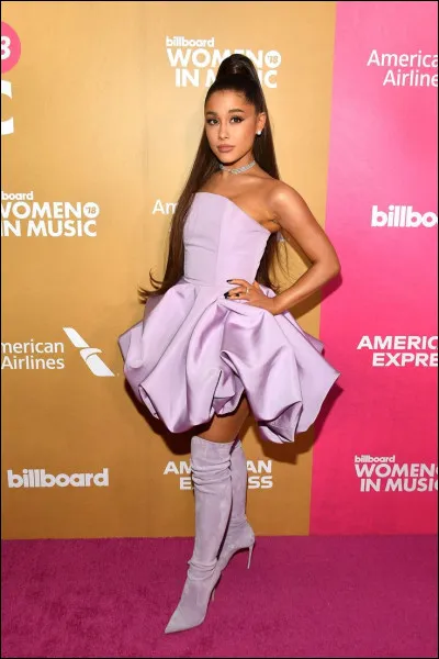 Aimes-tu cet ensemble d'Ariana Grande ?