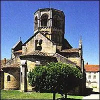 C'est le village natal de St Hugues de Cluny, qui fut abb de Cluny de 1049  1109, rformateur de l'glise et conseiller trs cout des rois et du pape Grgoire VII :