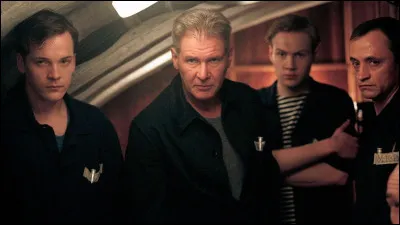 Dans quel long-métrage Harrison Ford tient-il le rôle d'un capitaine de sous-marin ?