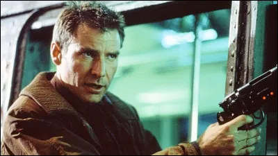 Dans quel film est-il un policier chargé de traquer un groupe de réplicants ?