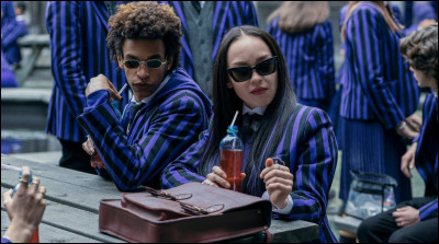 Y : Yoko 

Avec qui partage-t-elle sa chambre, au cour de l'année ?