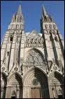 Chef-d'oeuvre de l'architecture romane cette cathdrale abrita longtemps le tapisserie dite 'De la reine Mathilde', et fut classe monument historique ds 1862. Dans le Calvados c'est ...