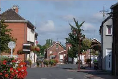 Cette petite ville de 2600 habitants du département du Nord, située entre Cambrai et Denain, c'est Neuville sur ...