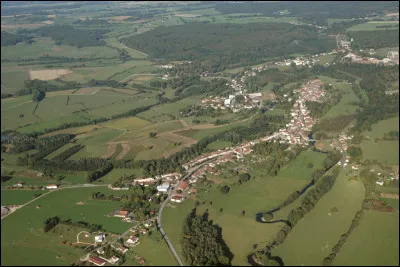 Ce bourg situé dans le sud du département des Vosges, entre Vittel et Bourbonne-les-Bains, c'est Monthureux sur ...