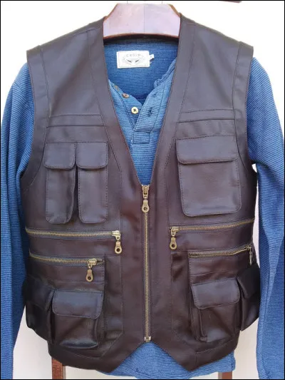 Quel personnage de Jurassic World premier du nom porte ce cuir ?