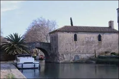 Vous avez sur cette image la chapelle du Somail, à Saint-Nazaire-d'Aude. Cette ville se situe en région ...