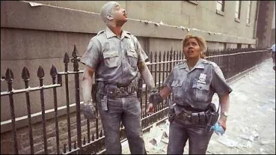 Et combien de policiers (ville de New York et Autorit Portuaire) ont pri ?