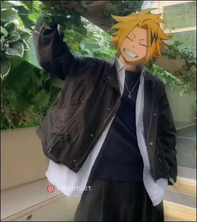 Tu es triste et ton petit ami le remarque, il décide donc de t'offrir un petit cadeau pour te remonter le moral. Quel cadeau préfères-tu ?