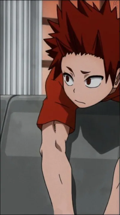 Tu reçois un message sur ton portable et le caches furtivement à ton petit ami.