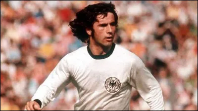Gerd Müller est un footballeur allemand et est aussi le sixième meilleur buteur de tous les temps. Combien de buts a-t-il inscrit dans l'ensemble de sa carrière ?