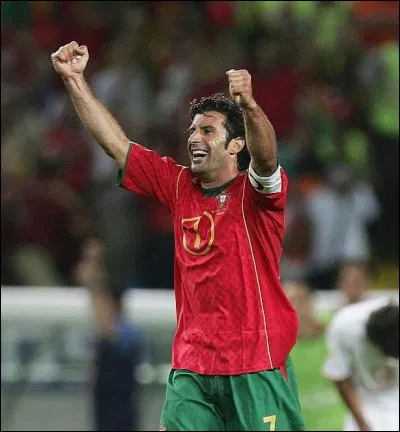 Luís Figo est un très grand footballeur portugais qui a remporté un Ballon d'or en 2000. Quel fut le prix de son transfert le plus élevé ?