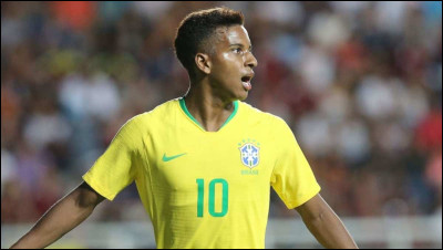 Rodrygo Silva de Goes est un jeune footballeur évoluant au poste d'attaquant au Real Madrid Club de Fútbol. Lors de quel match a-t-il porté le numéro 10 "de Pelé" ?