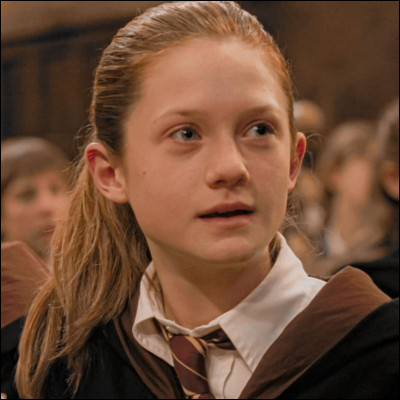 Elle est aussi agile qu'un oiseau quand elle est sur son balai !