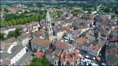 Cette petite ville de 4300 habitants du département de la Haute-Vienne, située dans la vallée de la Vienne, c'est Saint Léonard de ...