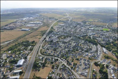 Cette ville de 7200 habitants, située dans le département de Loire-Atlantique, près de Saint-Nazaire, c'est Montoire de ...