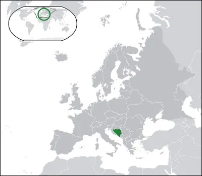 C'est un pays des Balkans, caractérisé par sa diversité ethnique et culturelle, avec une histoire complexe marquée par des tensions intercommunautaires. Quel est ce pays ?