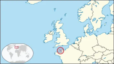 Il s'agit d'une île située dans la Manche, elle a récupéré son indépendance de la Couronne britannique. C'est un paradis fiscal. Quel est-il ?