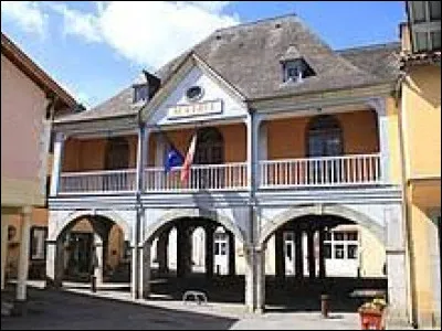 Nous sommes en Occitanie, à Galan. Village de l'arrondissement de Bagnères-de-Bigorre, il se situe ...