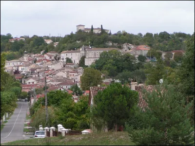 Ce bourg du nord-ouest du département de Tarn-et-Garonne, à la limite du Lot-et-Garonne, c'est Montaigu de ...