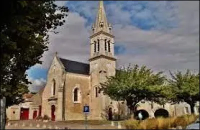 Cette petite ville de 4300 habitants, située dans le département de la Charente-Maritime au nord de Rochefort, c'est Aigrefeuille d'...