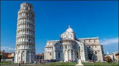 Lequel de ces monuments se trouve à côté de la tour de Pise ?