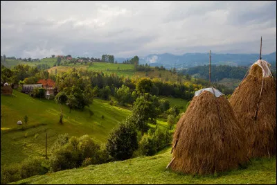 Sur quel continent s'étale le massif montagneux des Carpates ?