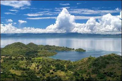 Comment s'appelle ce pays d'Afrique longé par le lac Malawi ?