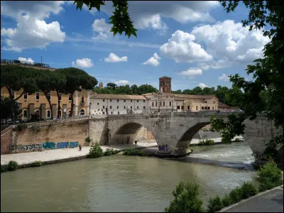 Lequel de ces fleuves traverse Rome ?