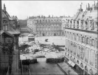 Au cours de quel conflit la colonne Vendôme de Paris fut-elle mise à terre ?