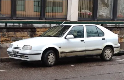 Quel est ce mod&egrave;le qui f&ecirc;te ses 35 ans, produit par Renault de 1988 &agrave; 2000 ?