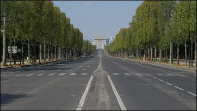 Ce 11 mars, l'épidémie de Covid-19 est déclarée pandémie par l'OMS ; aussitôt, de nombreux pays décident des mesures de confinement, la fermeture de leurs frontières et l'annulation des manifestations sportives et culturelles :