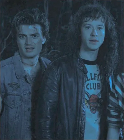 Dans "Stranger Things", préfère-t-elle Eddie ou Steve ?