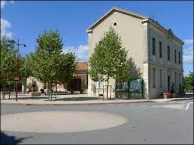 Commune limitrophe de Romans-sur-Isère, Saint-Paul-lès-Romans se situe ...