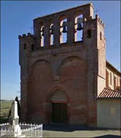 Vous avez sur cette image le clocher-mur de l'église Saint-Martin, à Sajas. Village Haut-Garonnais, il se situe dans l'ex région ...
