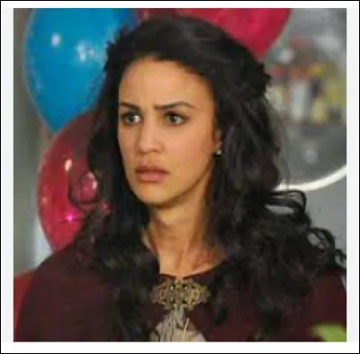 Qui est en réalité Marianne et que fait-elle pour gâcher le bonheur de Regina ?