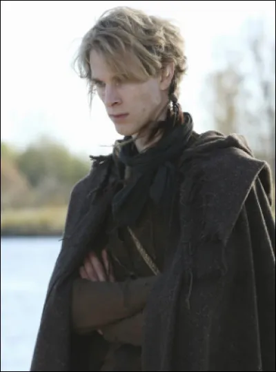 Comment s'appelle le bras droit de Peter Pan ?