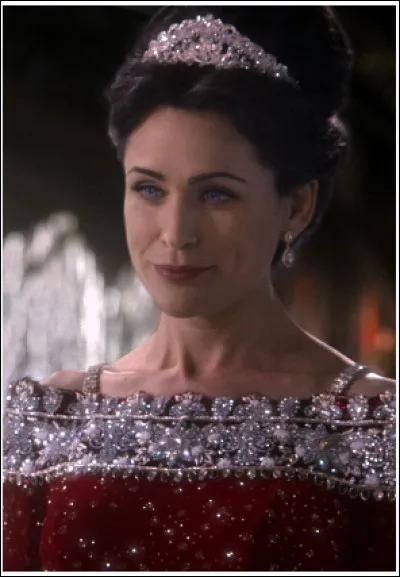 Comment s'appelle la rivale de Cora, qui deviendra plus tard la mère de Blanche-Neige ?