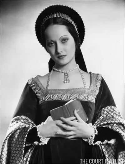 En quelle année Merle Oberon joue-t-elle le rôle d'Anne Boleyn ?